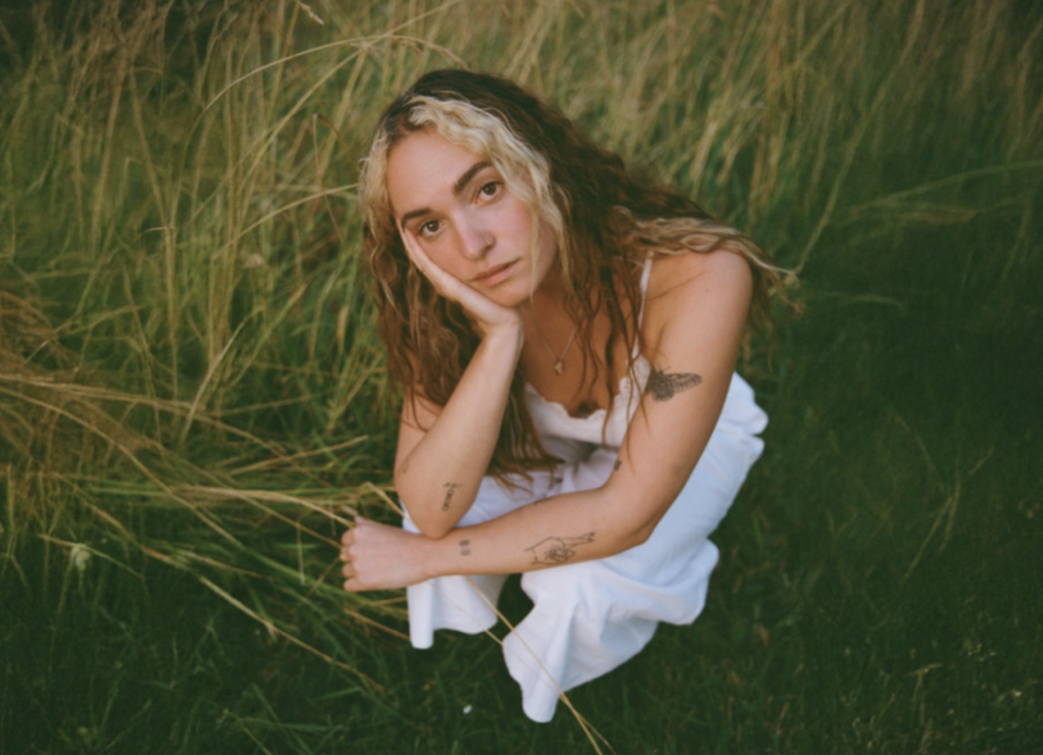 néomí: ‘It’s Never Easy (Leaving Someone Behind)’